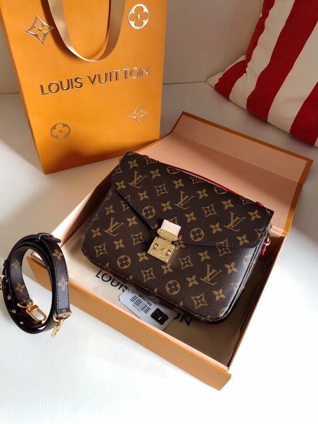 Official oldcobbler Metis Monogram M40780 Pochette Louis Vuitton Messenger 0722